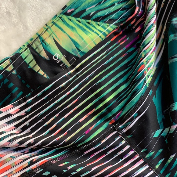 GAP fit Multi Color Workout -Yoga pants-Size Large - Picture 4 of 4
